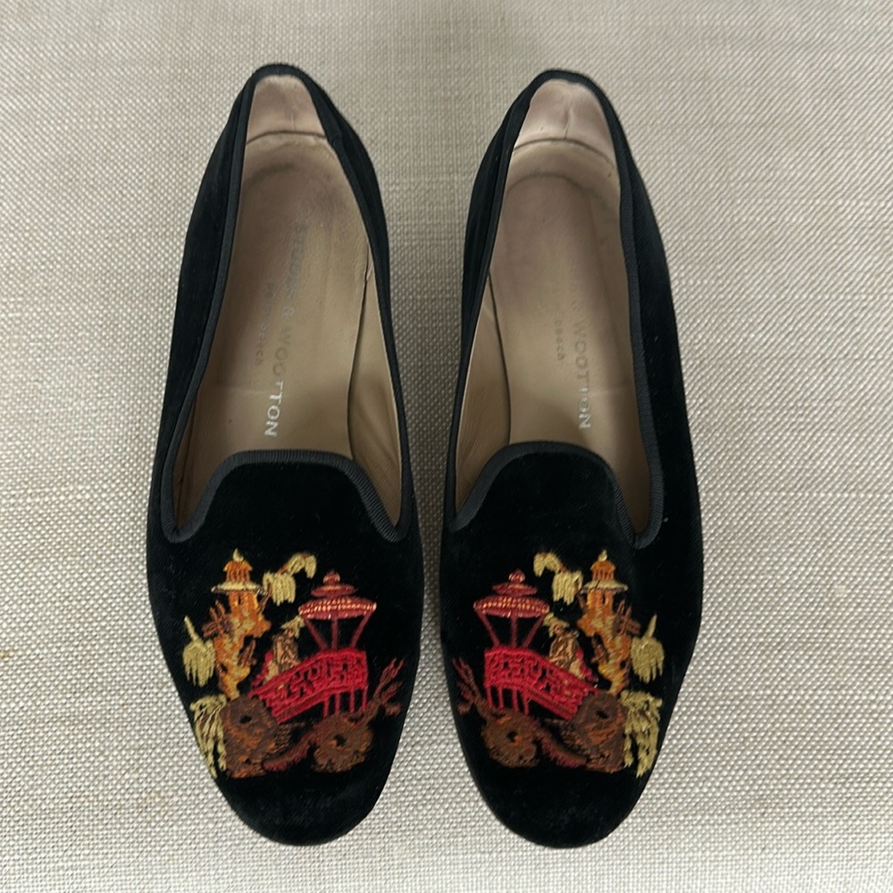 Size 7 1/2 Stubbs & Wootten velvet loafers